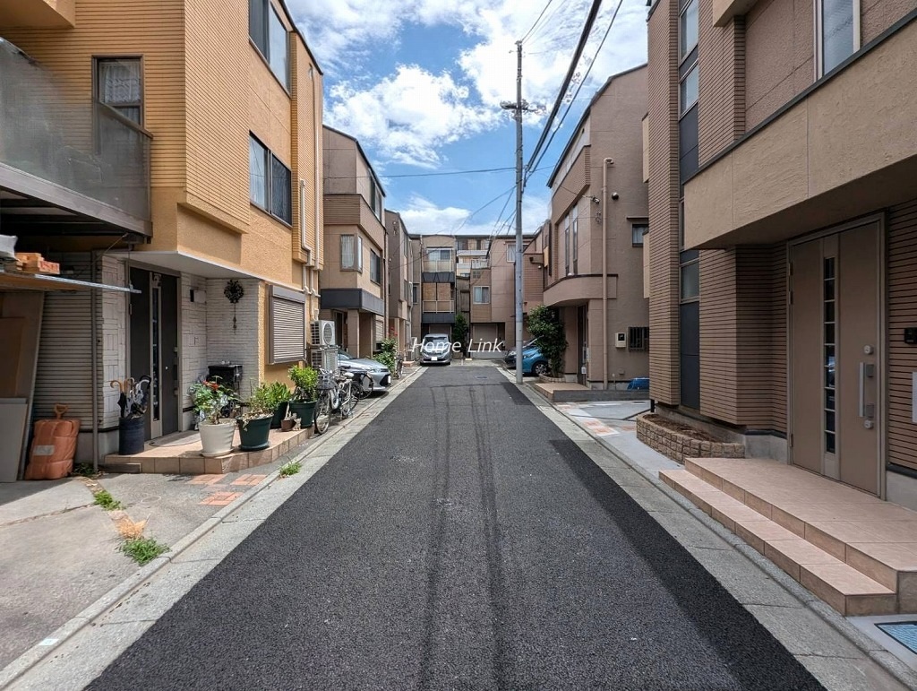 東新町2丁目　中古戸建　玄関前